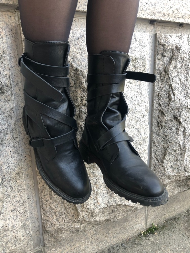 strap boots